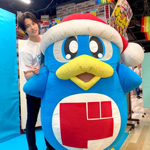ドンペンと高橋健介さん MEGAドンキ渋谷本店